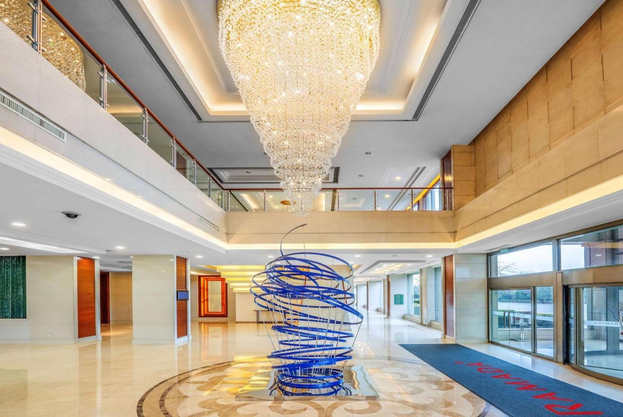 Отель Ramada Beijing North Changping Экстерьер фото