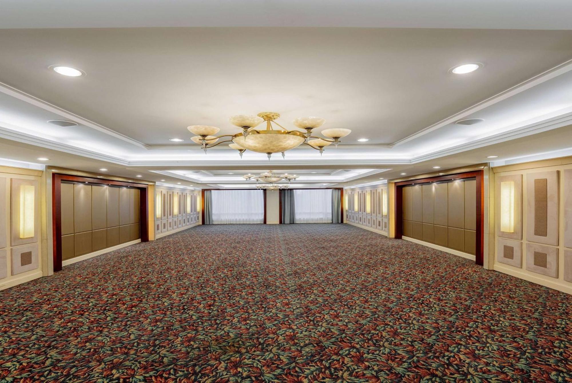Отель Ramada Beijing North Changping Экстерьер фото