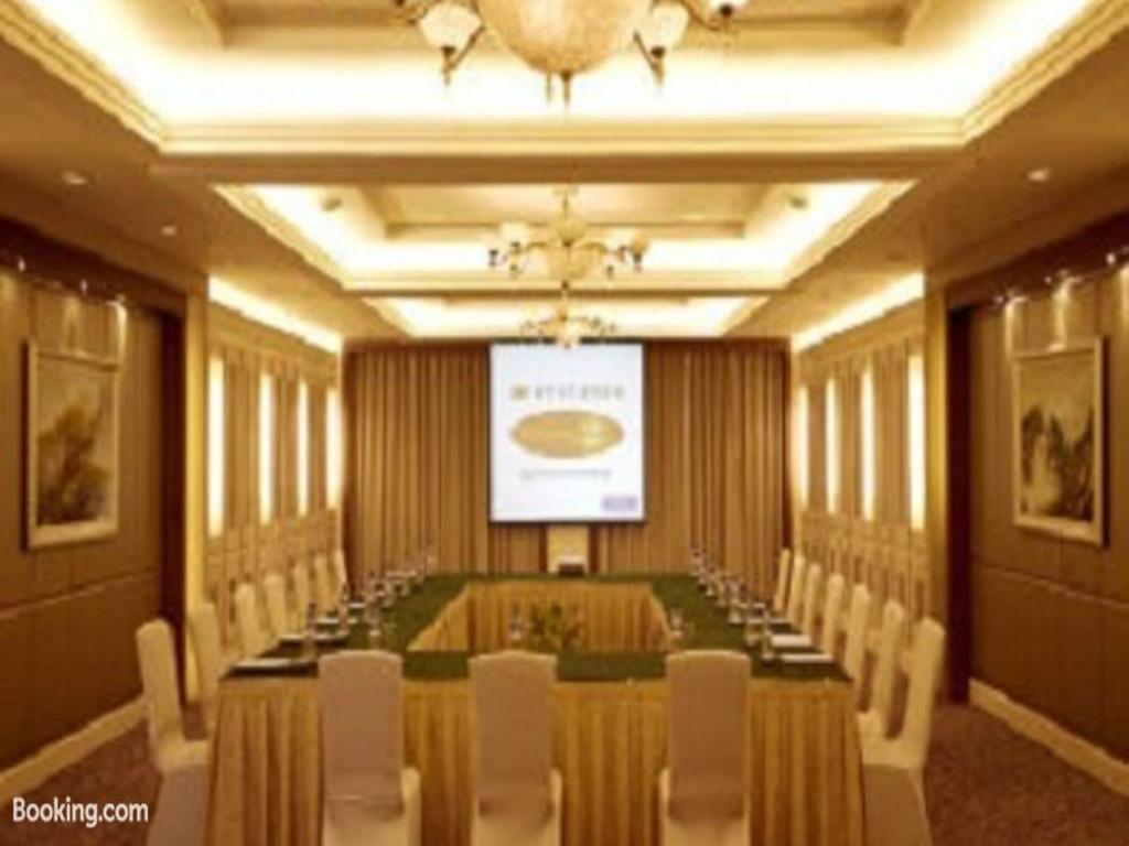 Отель Ramada Beijing North Changping Экстерьер фото