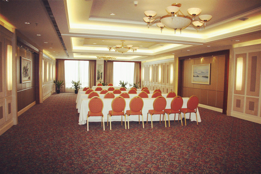 Отель Ramada Beijing North Changping Экстерьер фото