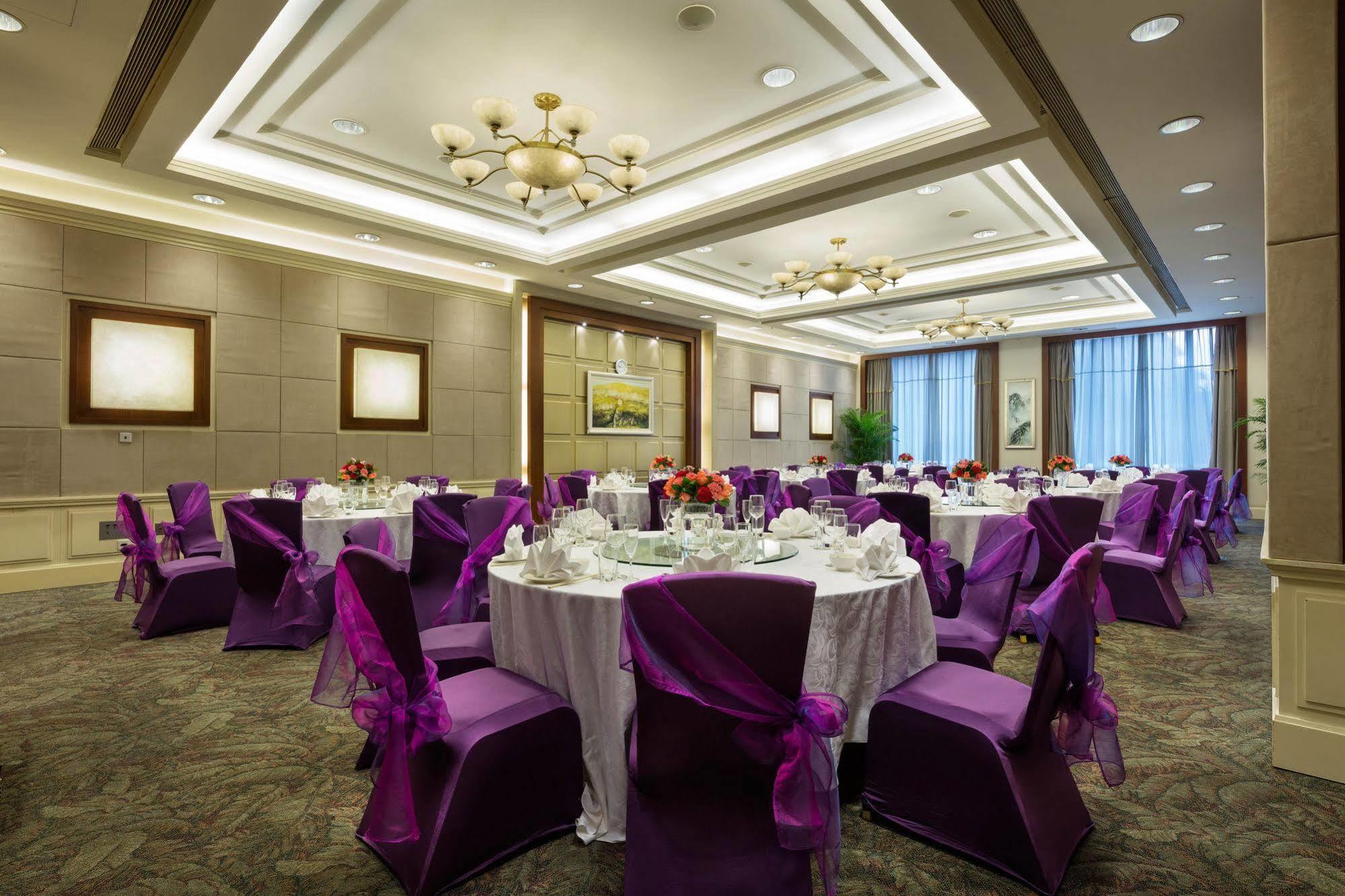 Отель Ramada Beijing North Changping Экстерьер фото