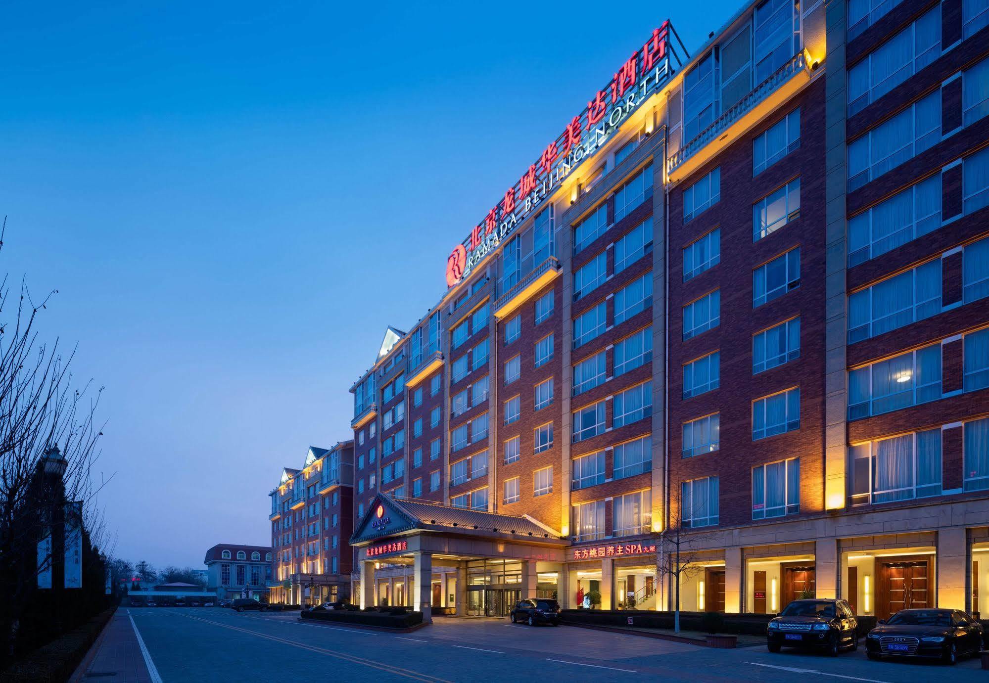 Отель Ramada Beijing North Changping Экстерьер фото